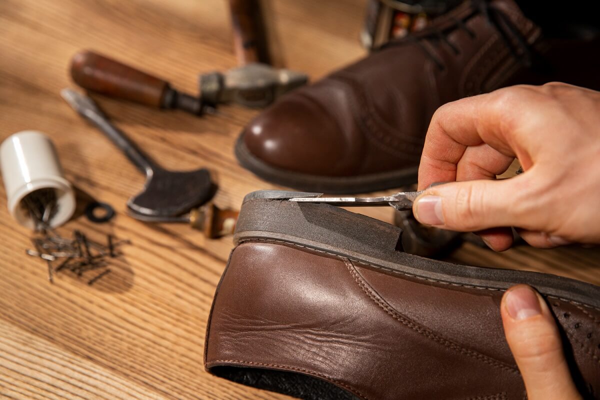 Shoe Repair Service N16